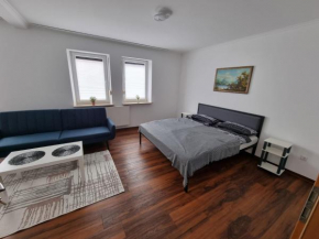 2-3 Personenzimmer - Familienzimmer mit King Size Bett und Gemeinschaftsbad und -Küche